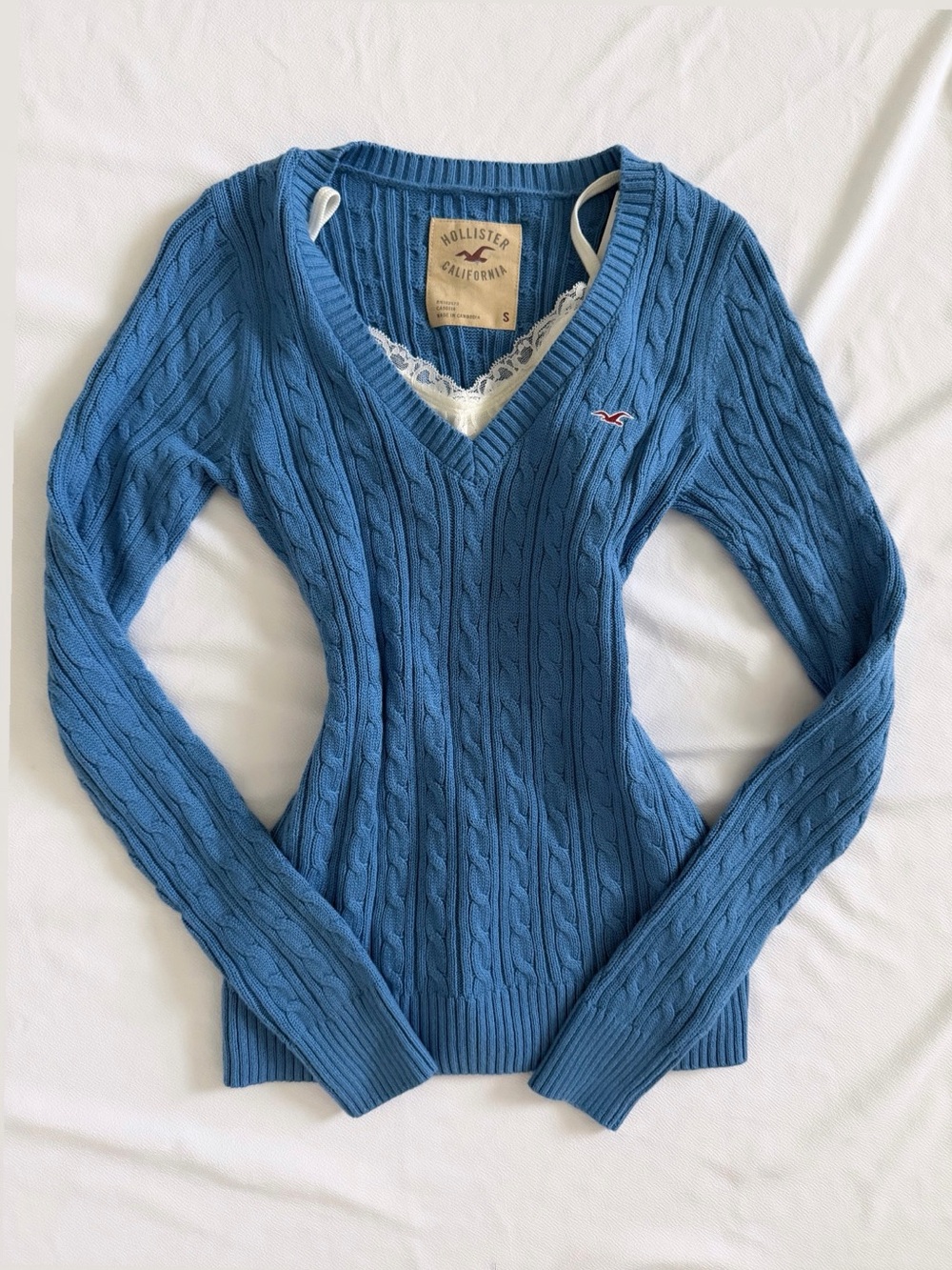 Hollister Women's Sky Blue Cable V-Neck Sweater